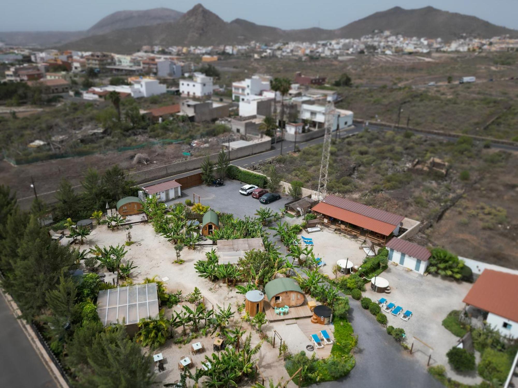 Сasa de vacaciones Bernegal Moneyba, Hot Tub, Piscina Y Jardin Buzanada